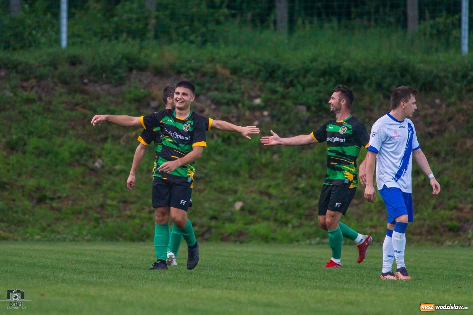 Zdjęcie w galerii na portalu naszwodzislaw.com: Unia Racibórz kontra Naprzód Syrynia. Podział punktów na zakończenie sezonu [FOTO] wiadomości z regionu