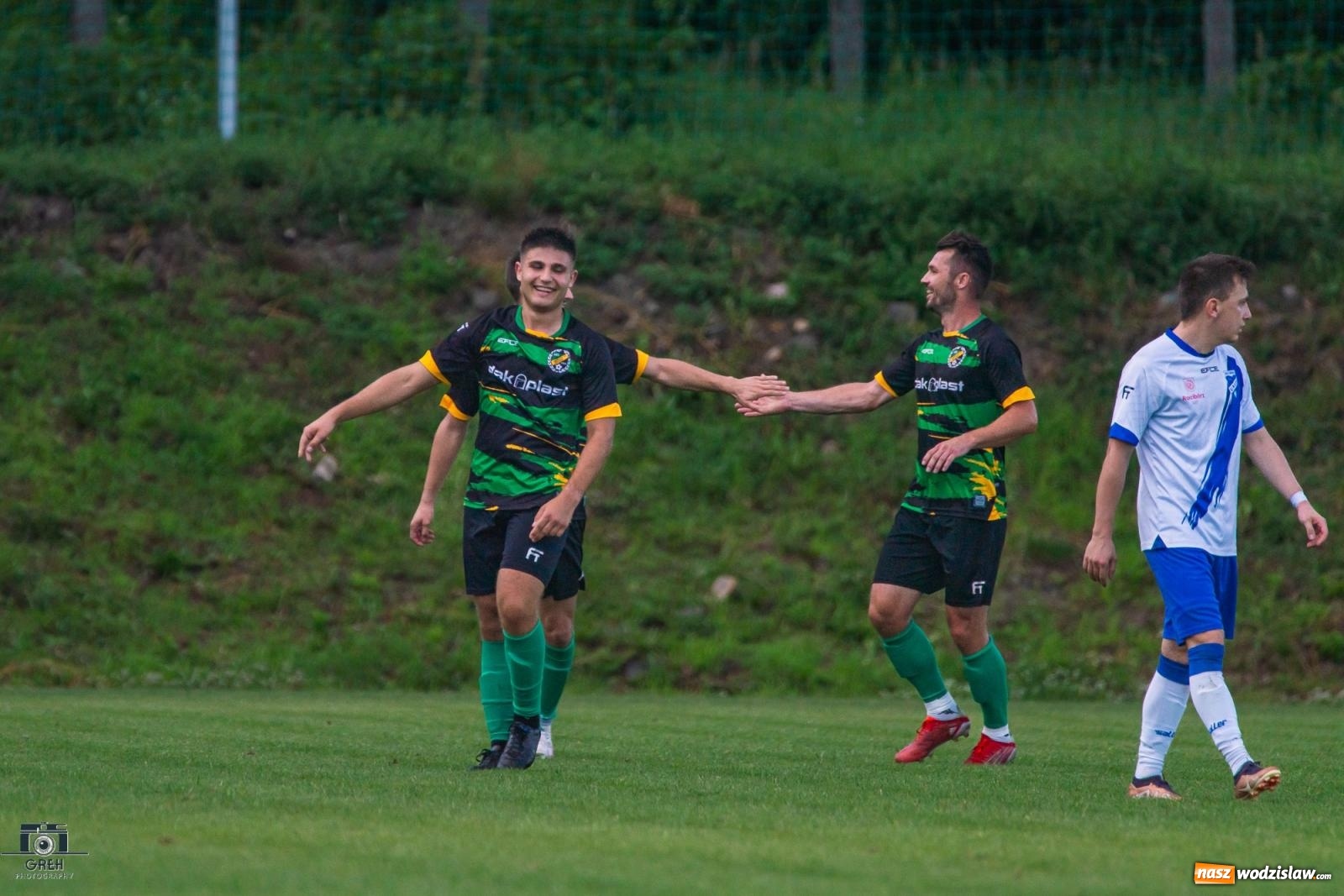 Zdjęcie w galerii na portalu naszwodzislaw.com: Unia Racibórz kontra Naprzód Syrynia. Podział punktów na zakończenie sezonu [FOTO] wiadomości z regionu