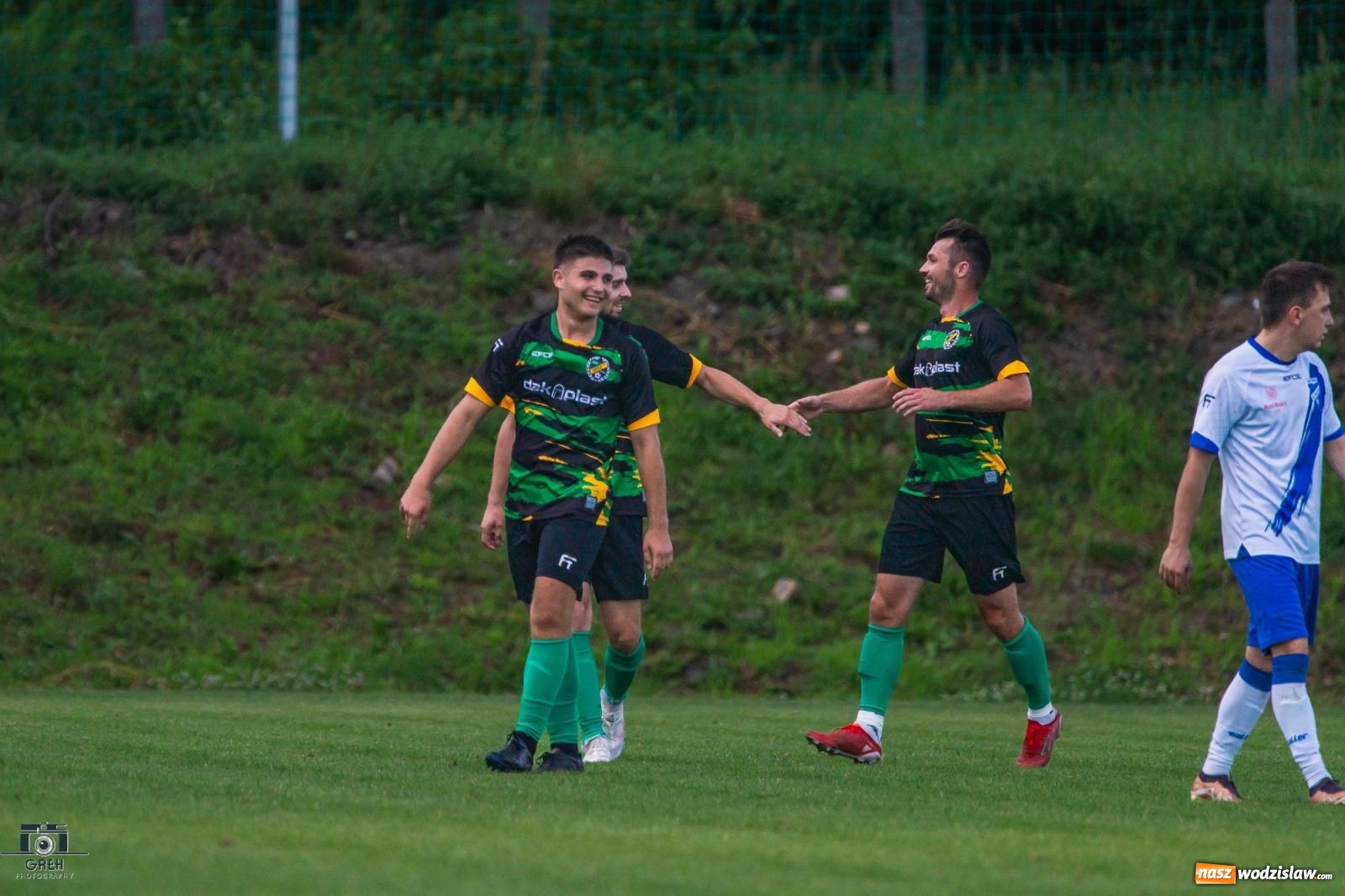 Zdjęcie w galerii na portalu naszwodzislaw.com: Unia Racibórz kontra Naprzód Syrynia. Podział punktów na zakończenie sezonu [FOTO] wiadomości z regionu