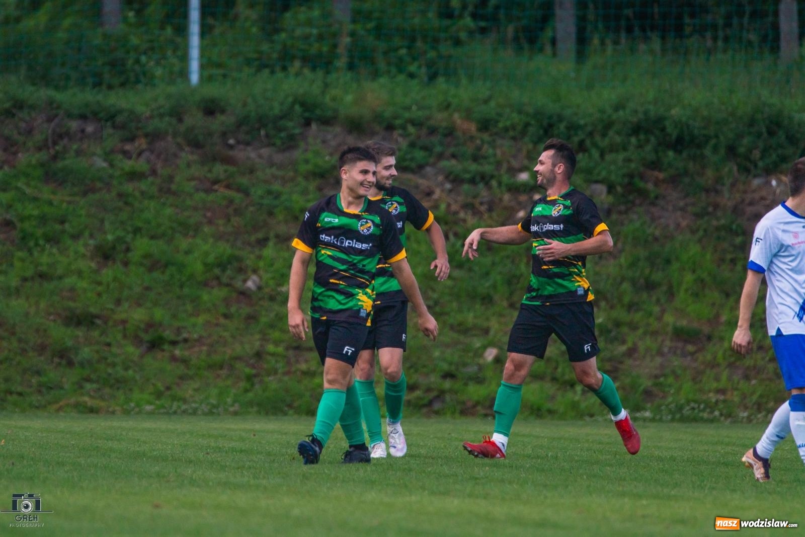 Zdjęcie w galerii na portalu naszwodzislaw.com: Unia Racibórz kontra Naprzód Syrynia. Podział punktów na zakończenie sezonu [FOTO] wiadomości z regionu