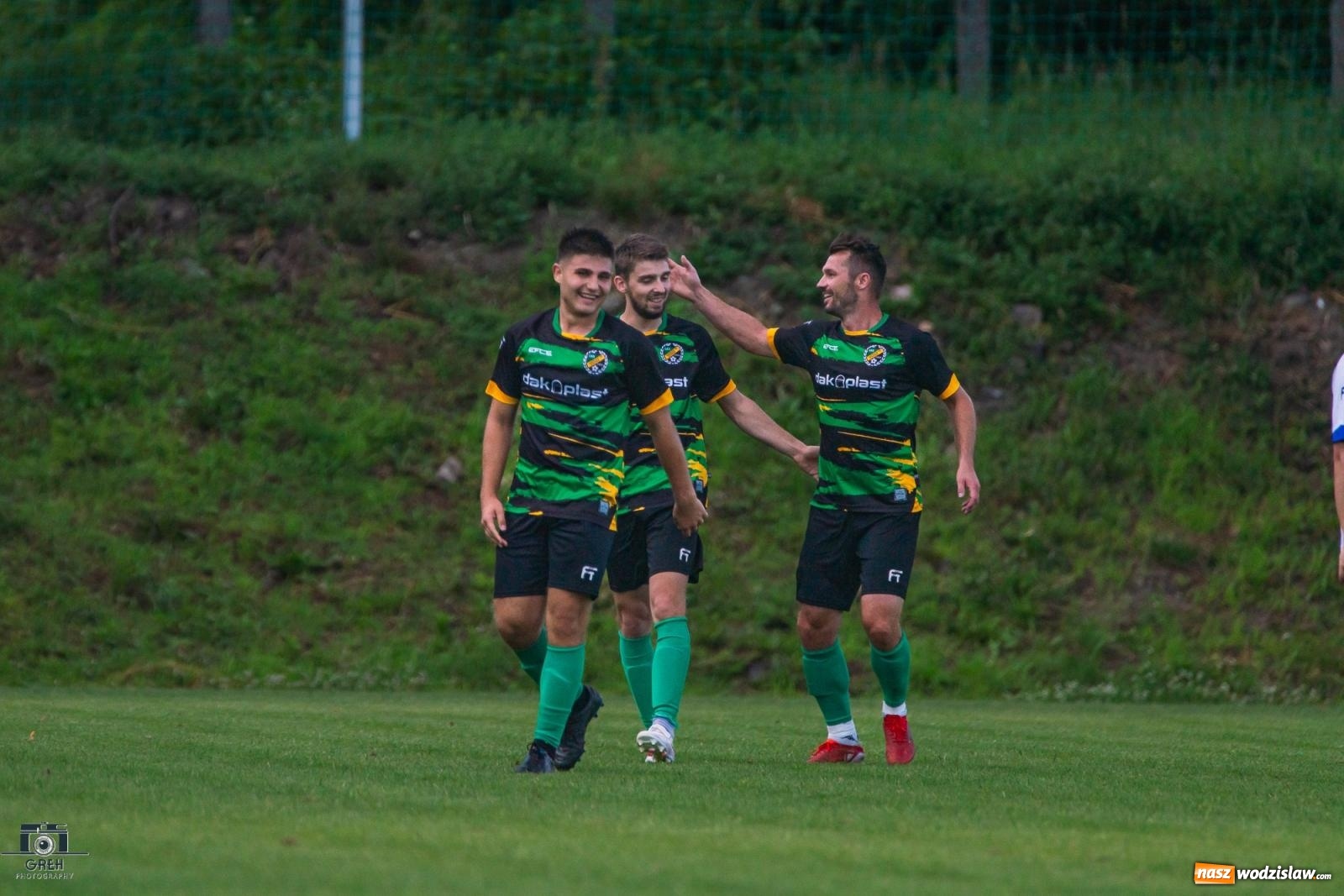 Zdjęcie w galerii na portalu naszwodzislaw.com: Unia Racibórz kontra Naprzód Syrynia. Podział punktów na zakończenie sezonu [FOTO] wiadomości z regionu