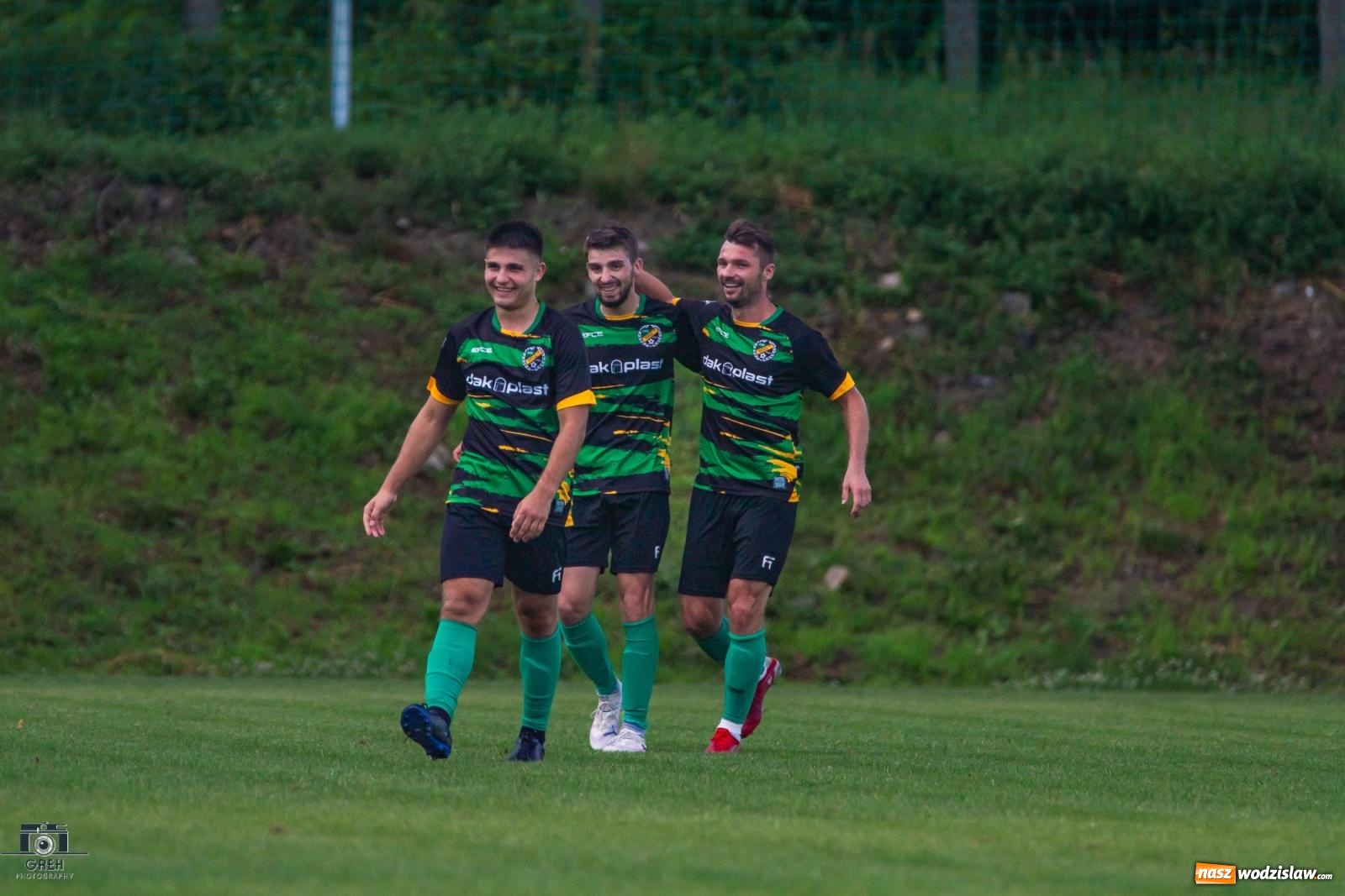 Zdjęcie w galerii na portalu naszwodzislaw.com: Unia Racibórz kontra Naprzód Syrynia. Podział punktów na zakończenie sezonu [FOTO] wiadomości z regionu