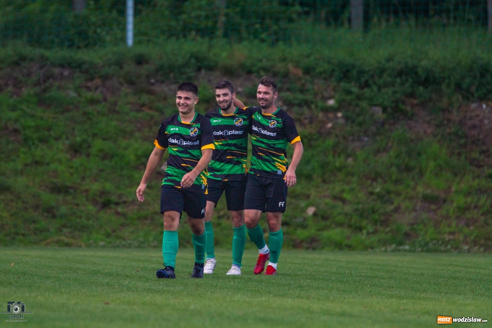 Zdjęcie w galerii na portalu naszwodzislaw.com: Unia Racibórz kontra Naprzód Syrynia. Podział punktów na zakończenie sezonu [FOTO] wiadomości z regionu
