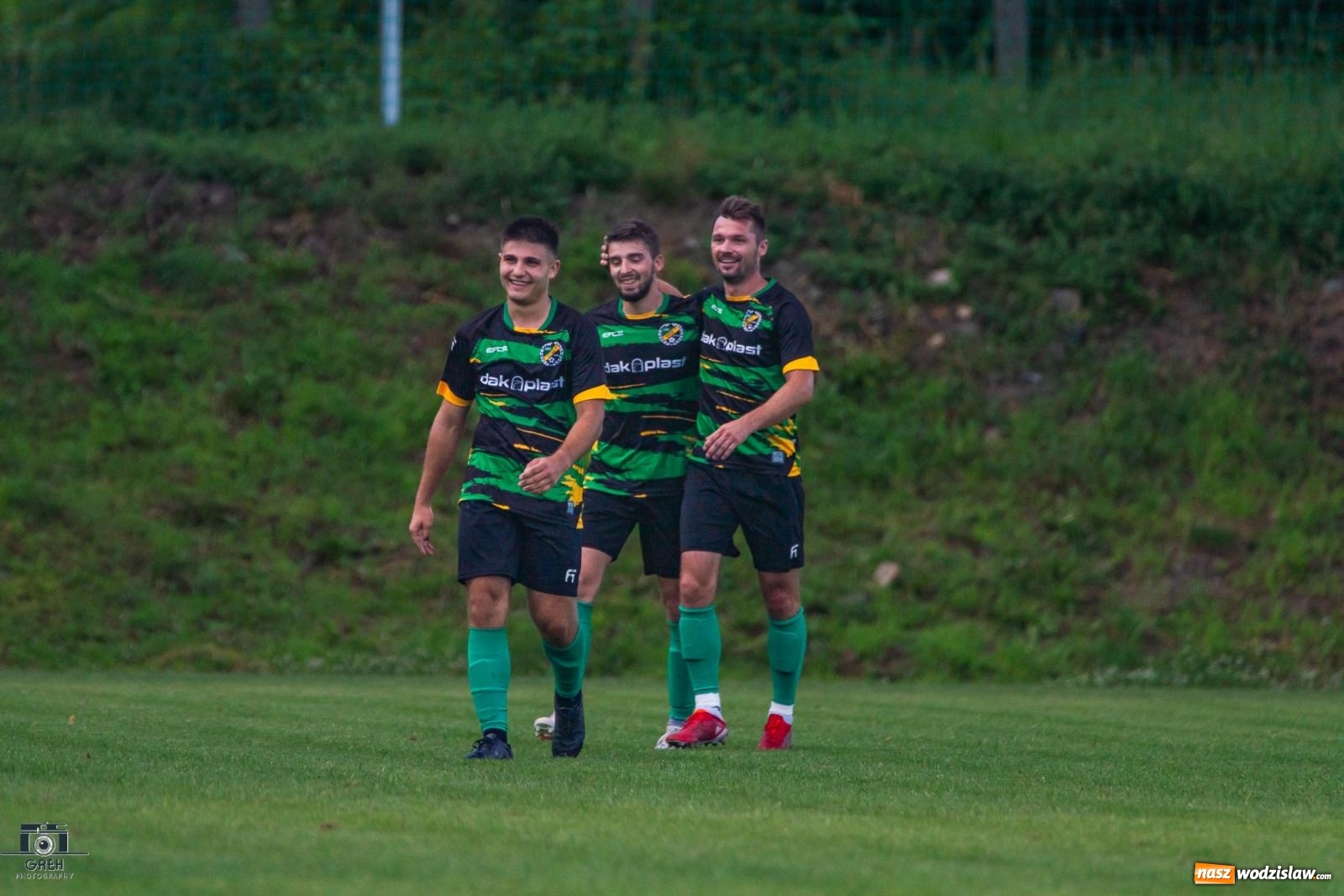 Zdjęcie w galerii na portalu naszwodzislaw.com: Unia Racibórz kontra Naprzód Syrynia. Podział punktów na zakończenie sezonu [FOTO] wiadomości z regionu