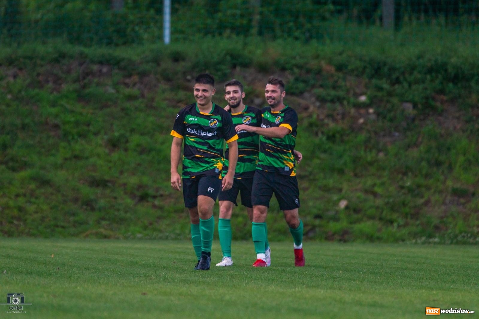 Zdjęcie w galerii na portalu naszwodzislaw.com: Unia Racibórz kontra Naprzód Syrynia. Podział punktów na zakończenie sezonu [FOTO] wiadomości z regionu