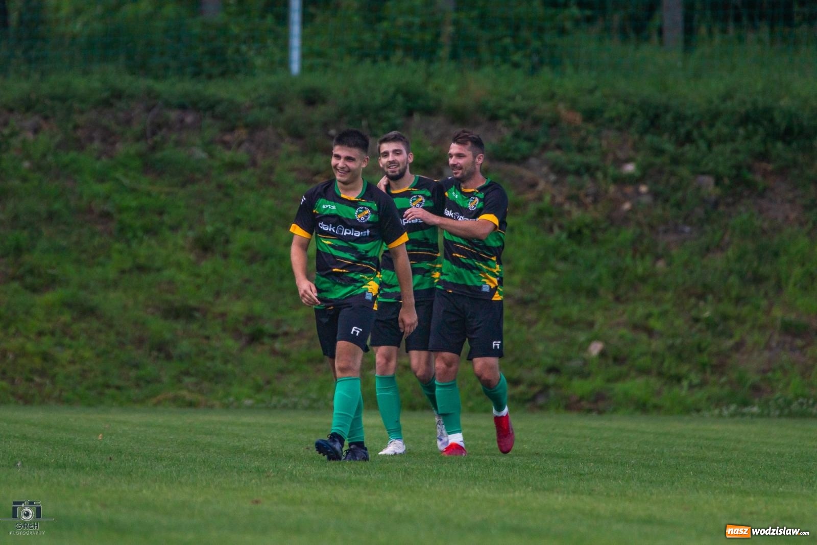 Zdjęcie w galerii na portalu naszwodzislaw.com: Unia Racibórz kontra Naprzód Syrynia. Podział punktów na zakończenie sezonu [FOTO] wiadomości z regionu