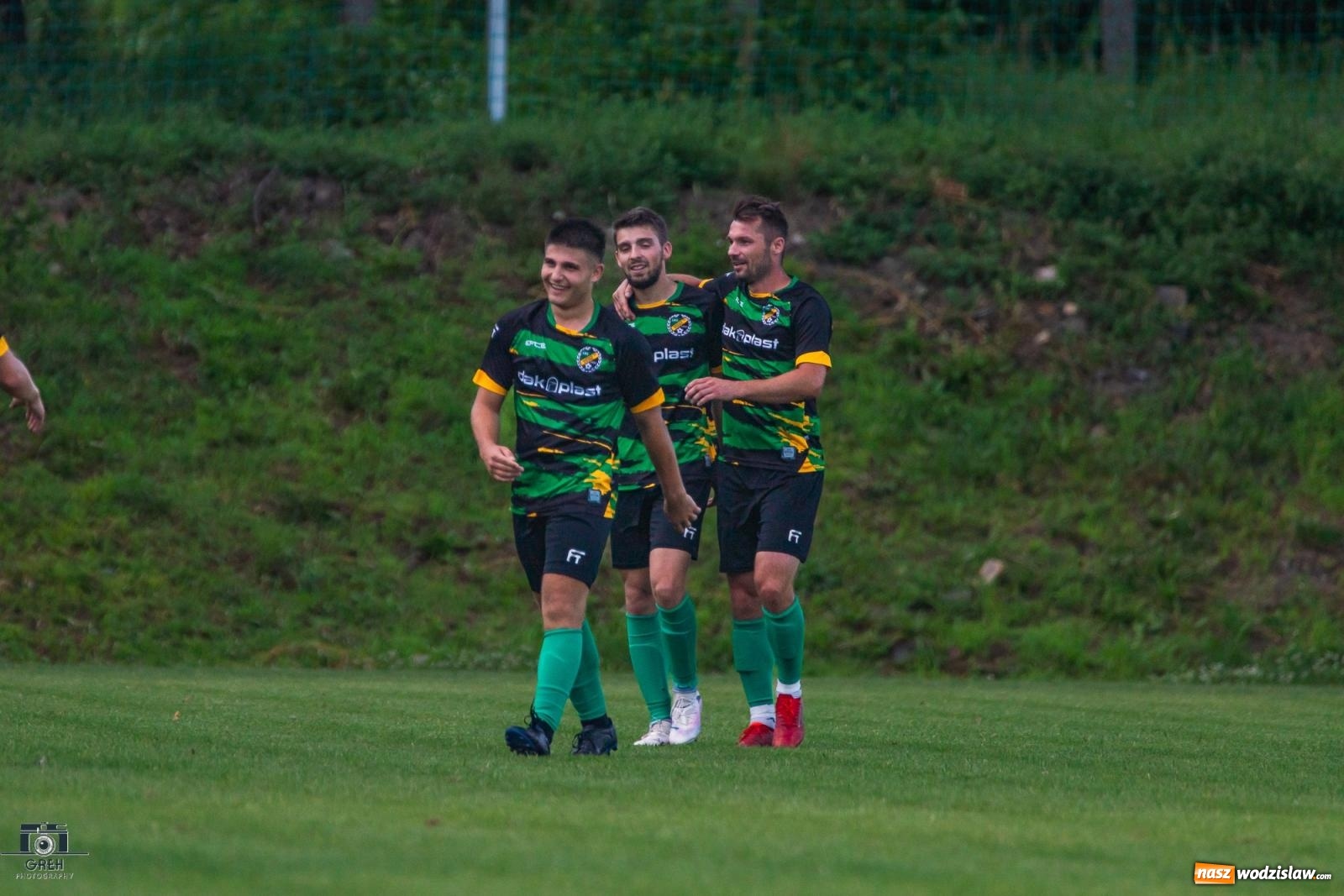 Zdjęcie w galerii na portalu naszwodzislaw.com: Unia Racibórz kontra Naprzód Syrynia. Podział punktów na zakończenie sezonu [FOTO] wiadomości z regionu