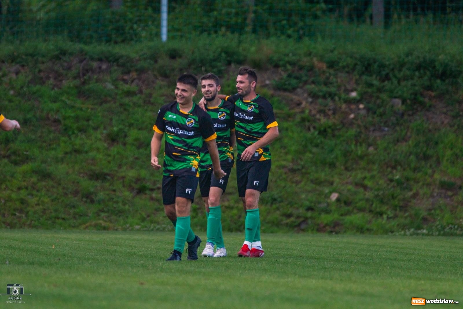 Zdjęcie w galerii na portalu naszwodzislaw.com: Unia Racibórz kontra Naprzód Syrynia. Podział punktów na zakończenie sezonu [FOTO] wiadomości z regionu