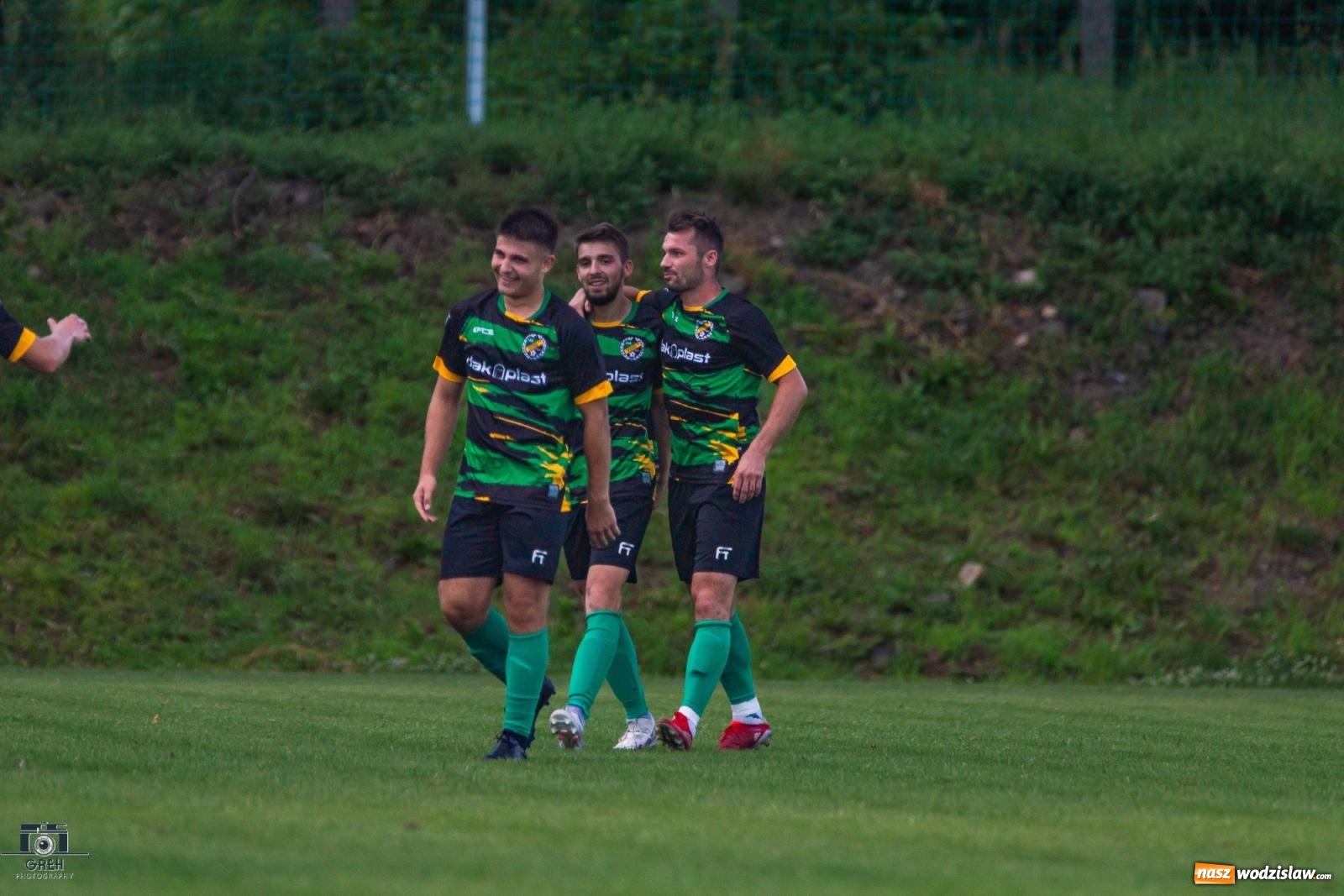 Zdjęcie w galerii na portalu naszwodzislaw.com: Unia Racibórz kontra Naprzód Syrynia. Podział punktów na zakończenie sezonu [FOTO] wiadomości z regionu