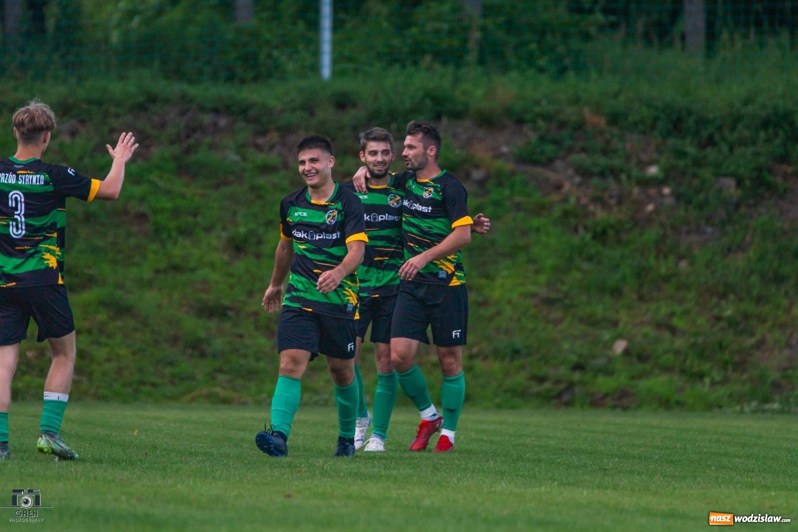 Zdjęcie w galerii na portalu naszwodzislaw.com: Unia Racibórz kontra Naprzód Syrynia. Podział punktów na zakończenie sezonu [FOTO] wiadomości z regionu