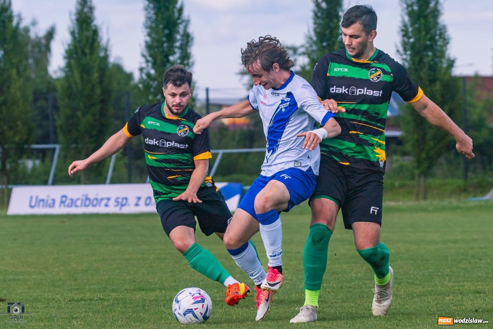 Zdjęcie w galerii na portalu naszwodzislaw.com: Unia Racibórz kontra Naprzód Syrynia. Podział punktów na zakończenie sezonu [FOTO] wiadomości z regionu