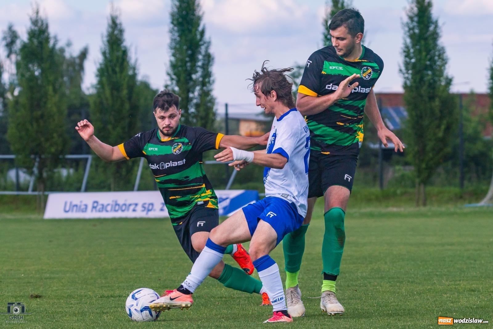 Zdjęcie w galerii na portalu naszwodzislaw.com: Unia Racibórz kontra Naprzód Syrynia. Podział punktów na zakończenie sezonu [FOTO] wiadomości z regionu