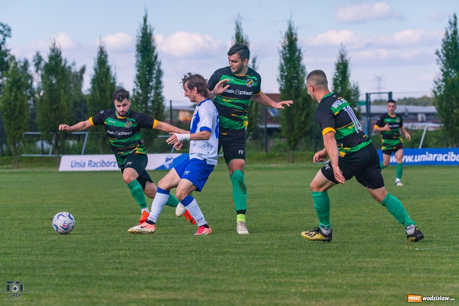 Zdjęcie w galerii na portalu naszwodzislaw.com: Unia Racibórz kontra Naprzód Syrynia. Podział punktów na zakończenie sezonu [FOTO] wiadomości z regionu