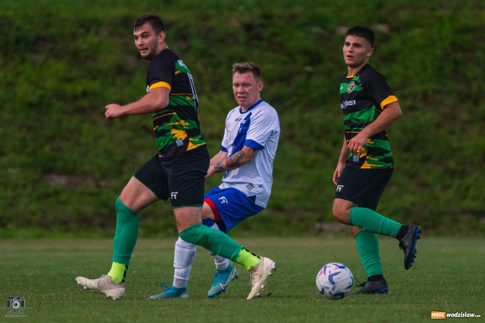 Zdjęcie w galerii na portalu naszwodzislaw.com: Unia Racibórz kontra Naprzód Syrynia. Podział punktów na zakończenie sezonu [FOTO] wiadomości z regionu