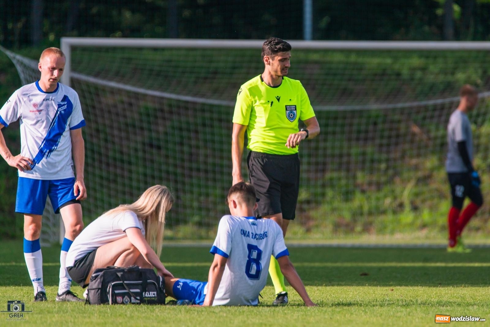 Zdjęcie w galerii na portalu naszwodzislaw.com: Unia Racibórz kontra Naprzód Syrynia. Podział punktów na zakończenie sezonu [FOTO] wiadomości z regionu
