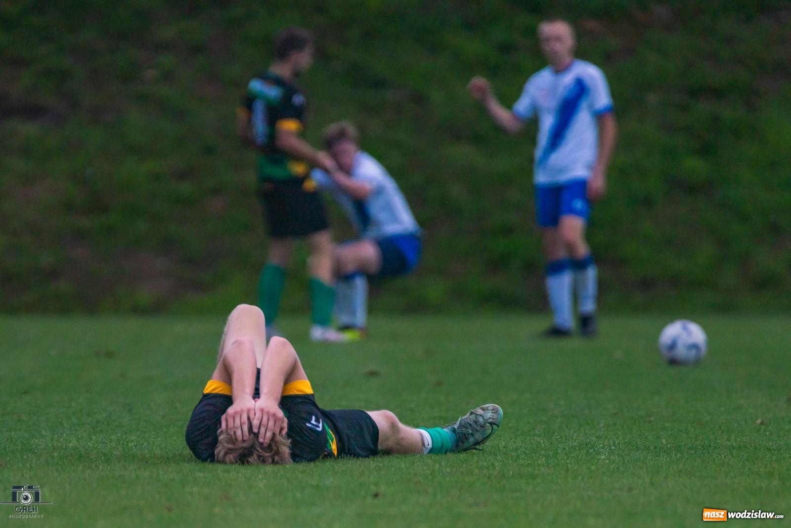 Zdjęcie w galerii na portalu naszwodzislaw.com: Unia Racibórz kontra Naprzód Syrynia. Podział punktów na zakończenie sezonu [FOTO] wiadomości z regionu