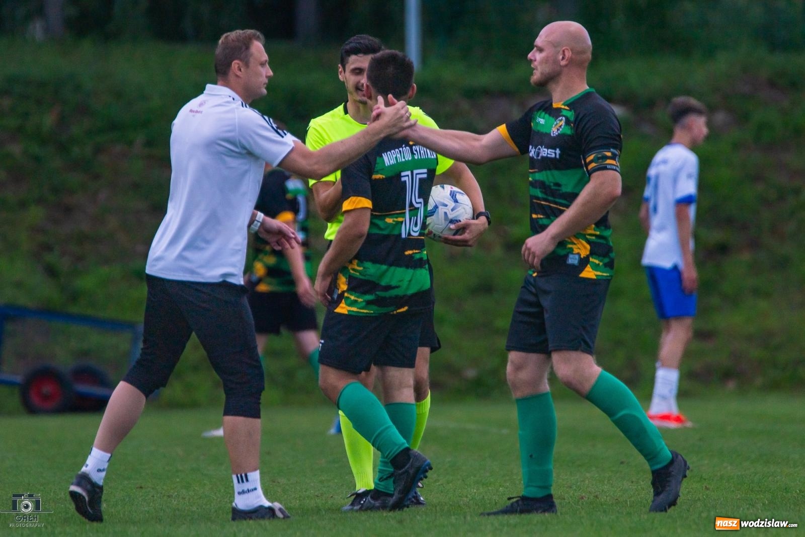 Zdjęcie w galerii na portalu naszwodzislaw.com: Unia Racibórz kontra Naprzód Syrynia. Podział punktów na zakończenie sezonu [FOTO] wiadomości z regionu