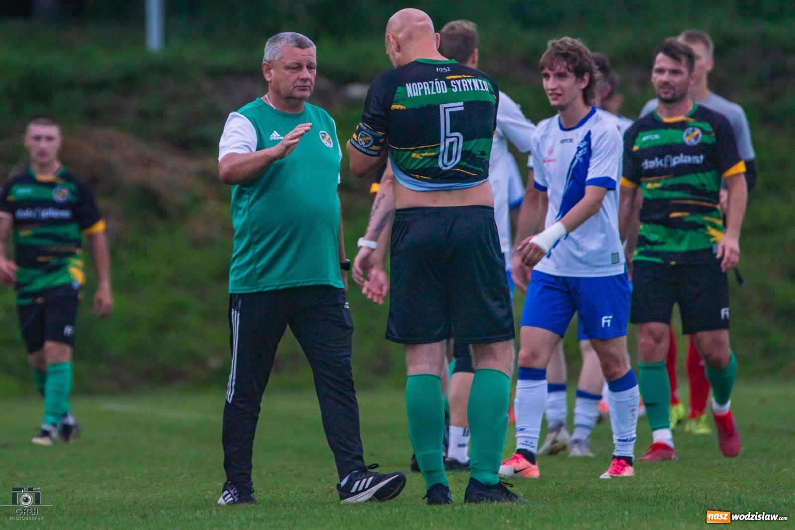 Zdjęcie w galerii na portalu naszwodzislaw.com: Unia Racibórz kontra Naprzód Syrynia. Podział punktów na zakończenie sezonu [FOTO] wiadomości z regionu