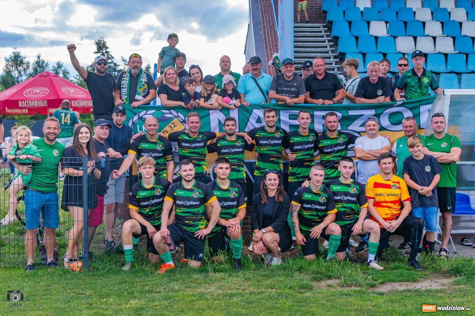 Zdjęcie w galerii na portalu naszwodzislaw.com: Unia Racibórz kontra Naprzód Syrynia. Podział punktów na zakończenie sezonu [FOTO] wiadomości z regionu