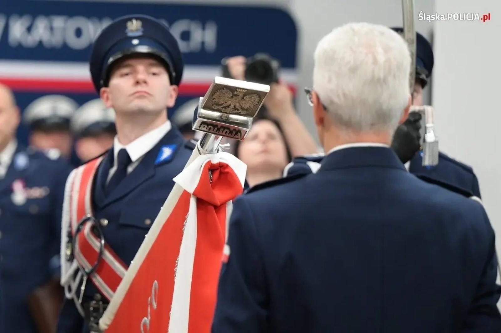 Zdjęcie w galerii na portalu naszwodzislaw.com: Inspektor Mariusz Krzystyniak zasiadł w fotelu komendanta wojewódzkiego policji wiadomości z regionu