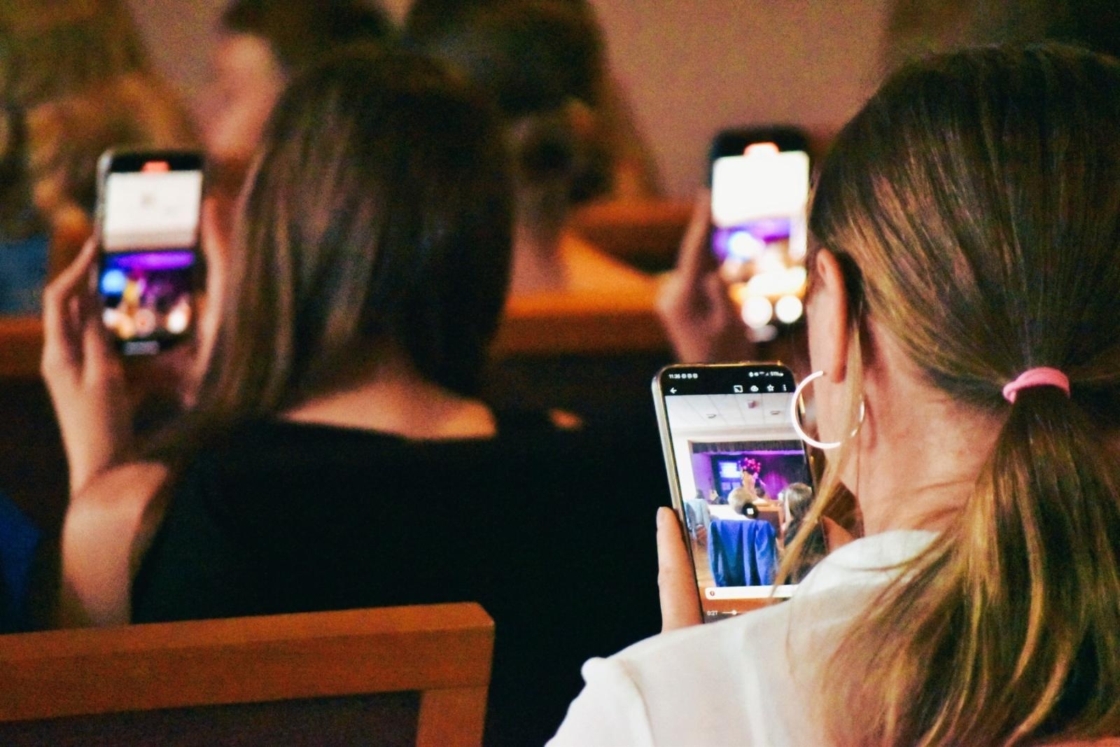 Zdjęcie w galerii na portalu naszwodzislaw.com: Zbigniew Wodecki został patronem Gminnego Festiwalu Piosenki! wiadomości z regionu