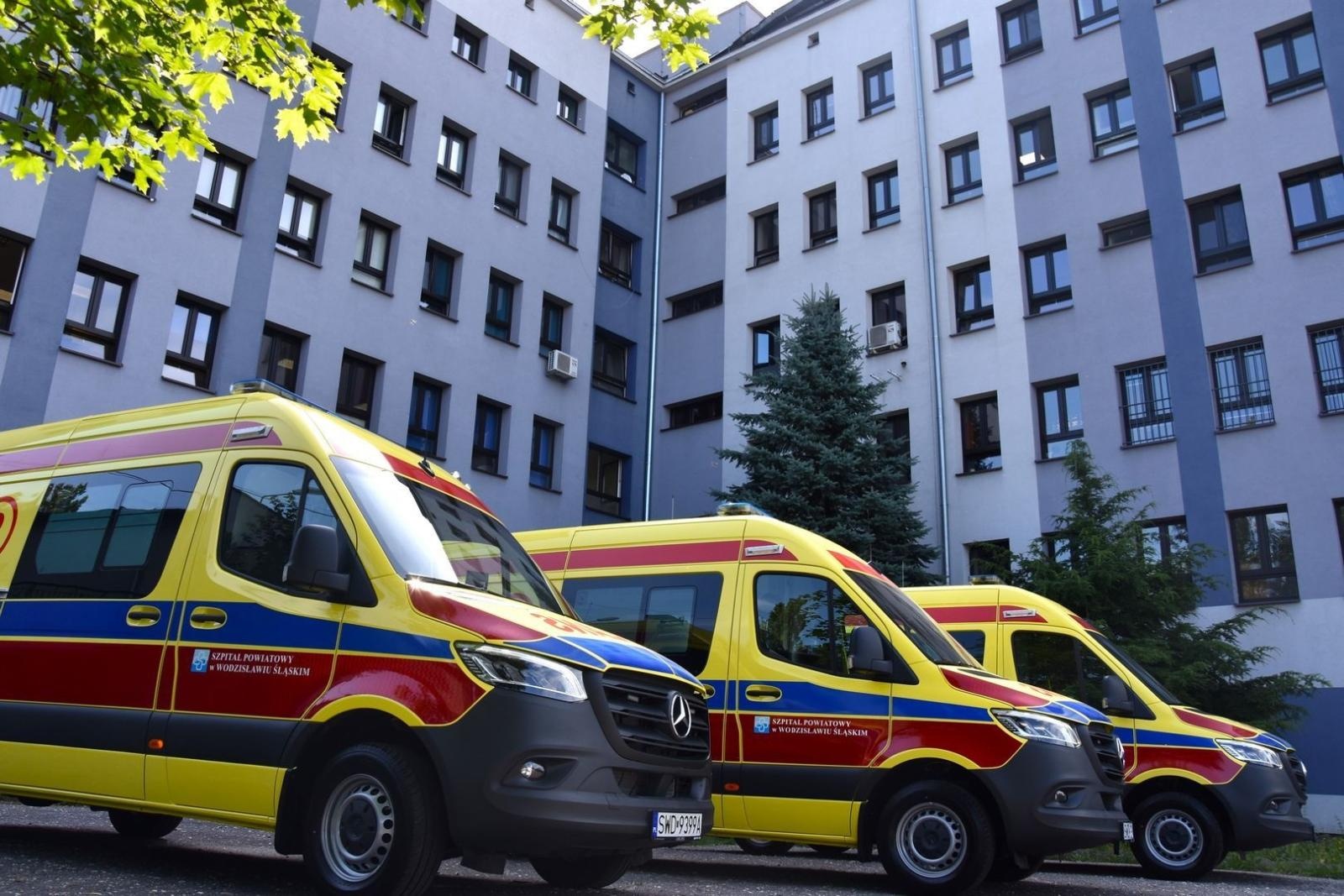 Zdjęcie w galerii na portalu naszwodzislaw.com: Pogotowie w Wodzisławiu Śląskim i Rydułtowach bogatsze o trzy ambulanse [FOTO] wiadomości z regionu