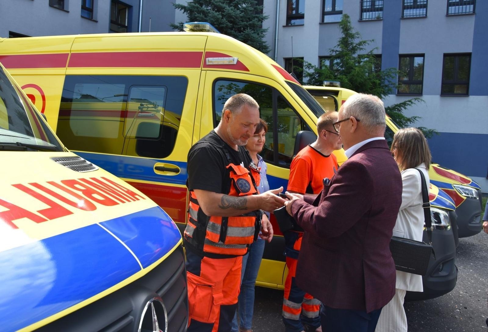 Zdjęcie w galerii na portalu naszwodzislaw.com: Pogotowie w Wodzisławiu Śląskim i Rydułtowach bogatsze o trzy ambulanse [FOTO] wiadomości z regionu