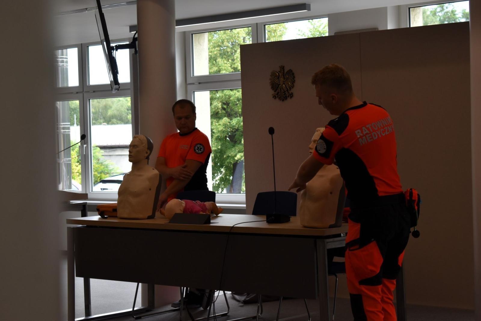 Zdjęcie w galerii na portalu naszwodzislaw.com: Pracownicy starostwa szkolili się z pierwszej pomocy wiadomości z regionu