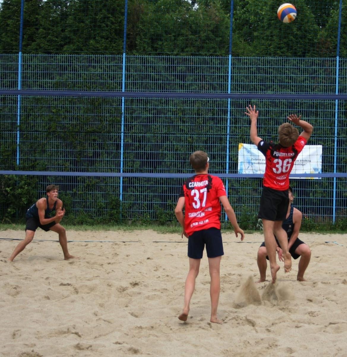 Zdjęcie w galerii na portalu naszwodzislaw.com: Grand Prix w siatkówce plażowej wiadomości z regionu