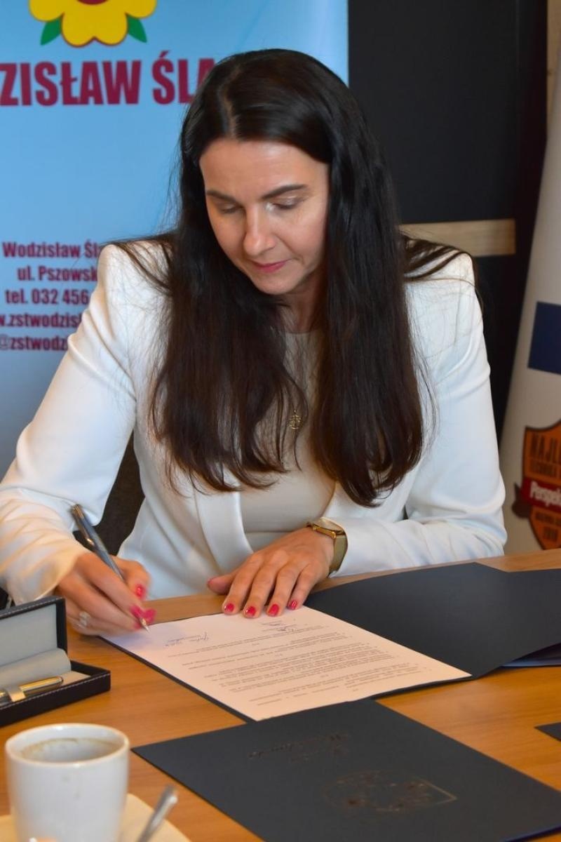 Zdjęcie w galerii na portalu naszwodzislaw.com: Dwie powiatowe szkoły z kolejnym partnerem wiadomości z regionu