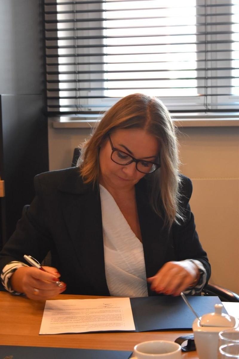 Zdjęcie w galerii na portalu naszwodzislaw.com: Dwie powiatowe szkoły z kolejnym partnerem wiadomości z regionu