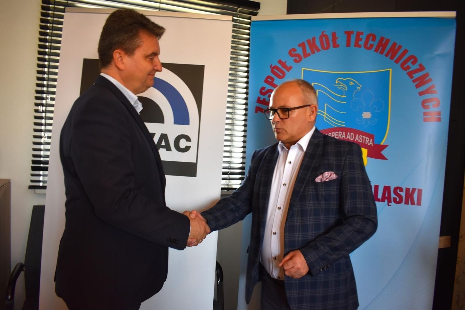 Zdjęcie w galerii na portalu naszwodzislaw.com: Dwie powiatowe szkoły z kolejnym partnerem wiadomości z regionu