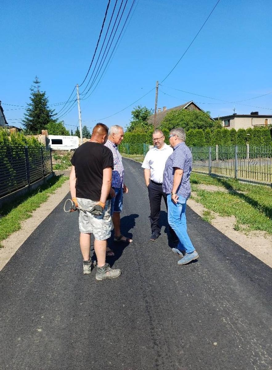 Zdjęcie w galerii na portalu naszwodzislaw.com: Gmina Godów. Kolejne metry kanalizacji gotowe. Na podłączenie trzeba jednak poczekać wiadomości z regionu