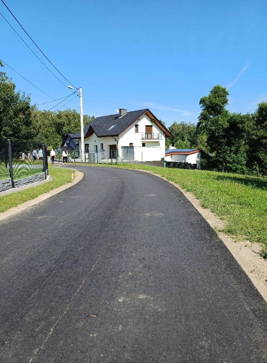 Zdjęcie w galerii na portalu naszwodzislaw.com: Gmina Godów. Kolejne metry kanalizacji gotowe. Na podłączenie trzeba jednak poczekać wiadomości z regionu