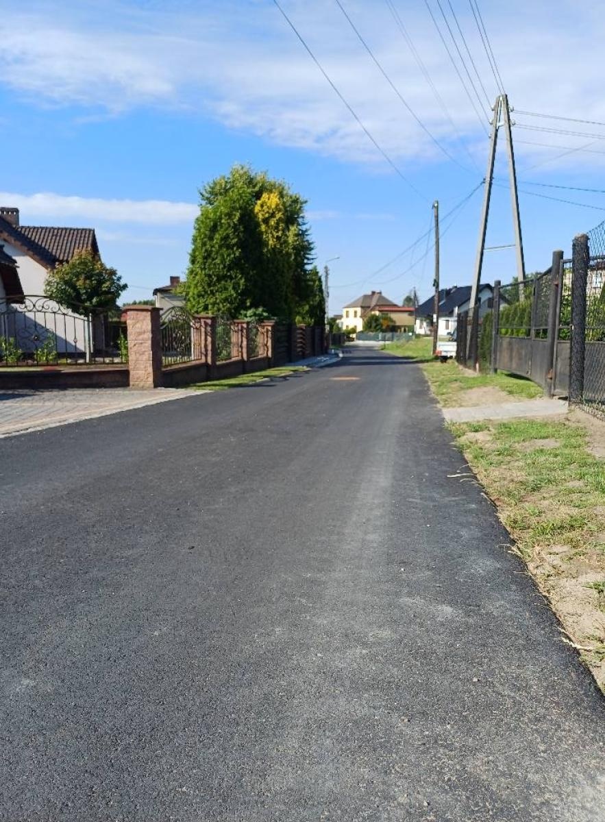 Zdjęcie w galerii na portalu naszwodzislaw.com: Gmina Godów. Kolejne metry kanalizacji gotowe. Na podłączenie trzeba jednak poczekać wiadomości z regionu