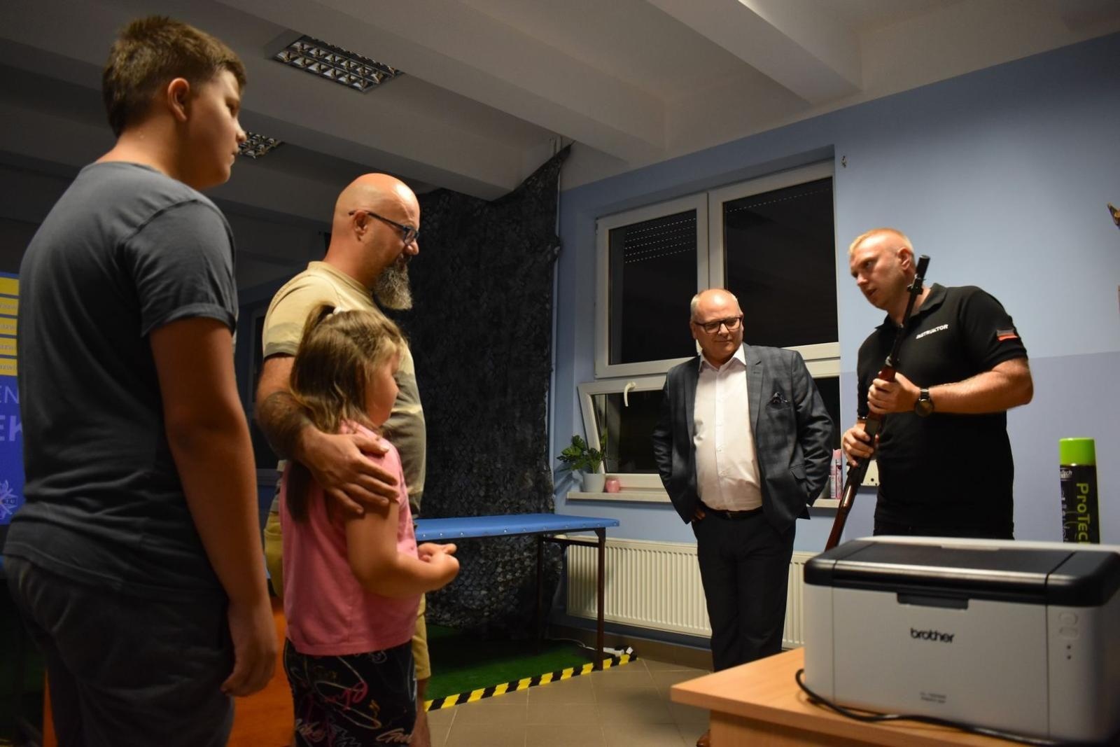 Zdjęcie w galerii na portalu naszwodzislaw.com: Wycelował w dobro i... sam środek tarczy [FOTO] wiadomości z regionu