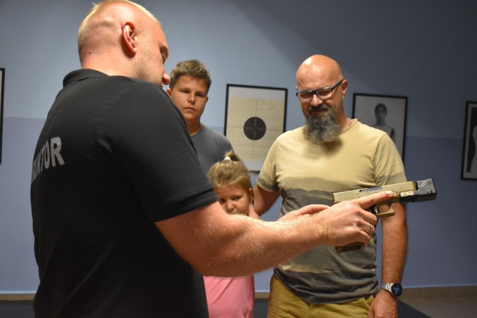 Zdjęcie w galerii na portalu naszwodzislaw.com: Wycelował w dobro i... sam środek tarczy [FOTO] wiadomości z regionu