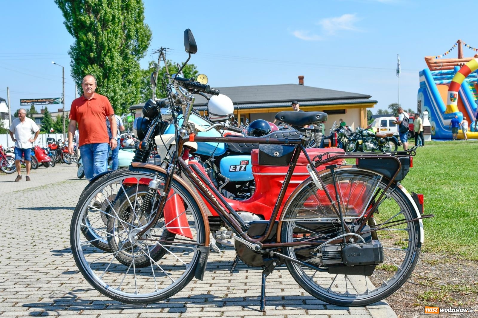 Zdjęcie w galerii na portalu naszwodzislaw.com: Stare samochody i motocykle na zlocie w Zabełkowie [FOTO i WIDEO] wiadomości z regionu