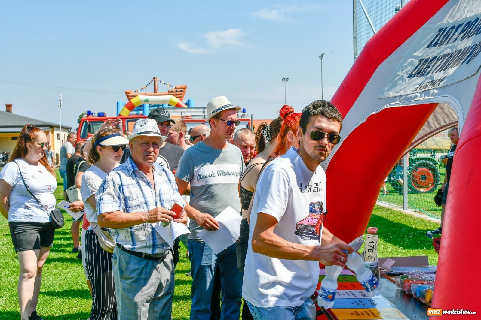 Zdjęcie w galerii na portalu naszwodzislaw.com: Stare samochody i motocykle na zlocie w Zabełkowie [FOTO i WIDEO] wiadomości z regionu