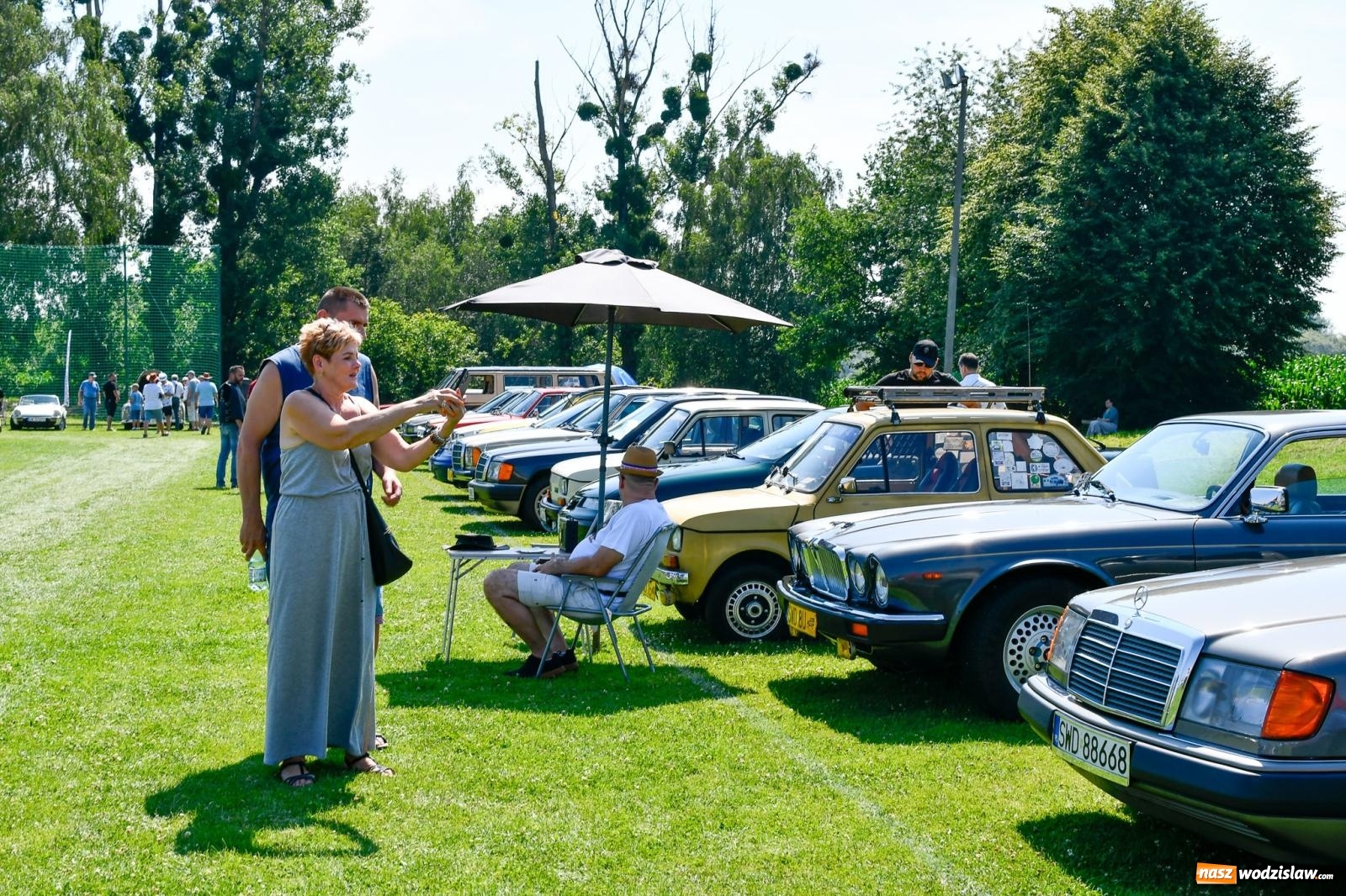 Zdjęcie w galerii na portalu naszwodzislaw.com: Stare samochody i motocykle na zlocie w Zabełkowie [FOTO i WIDEO] wiadomości z regionu