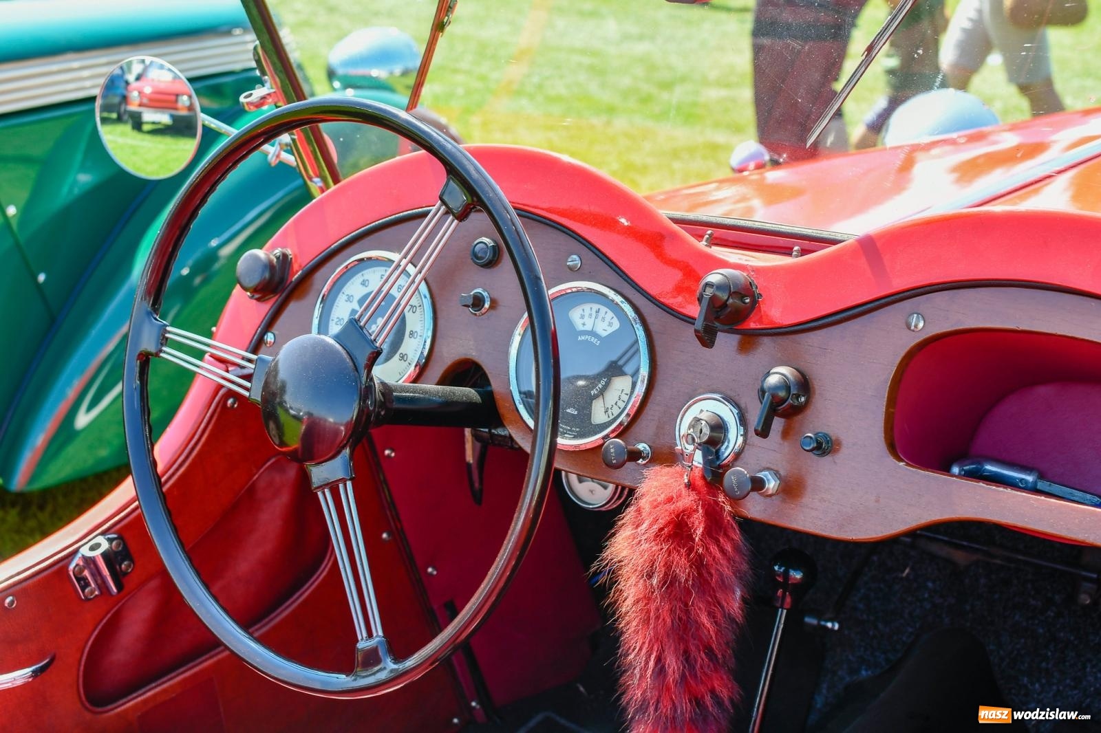 Zdjęcie w galerii na portalu naszwodzislaw.com: Stare samochody i motocykle na zlocie w Zabełkowie [FOTO i WIDEO] wiadomości z regionu