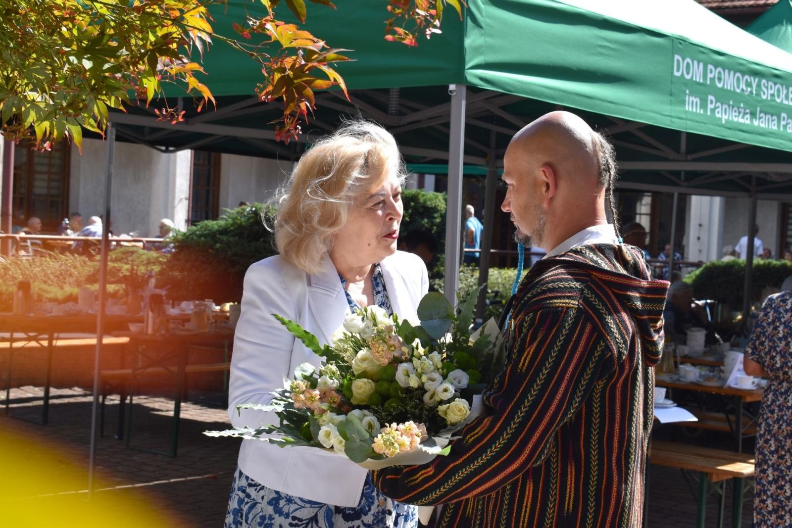 Zdjęcie w galerii na portalu naszwodzislaw.com: Mieszkańcy gorzyckiego DPS powitali lato w peruwiańskim klimacie wiadomości z regionu