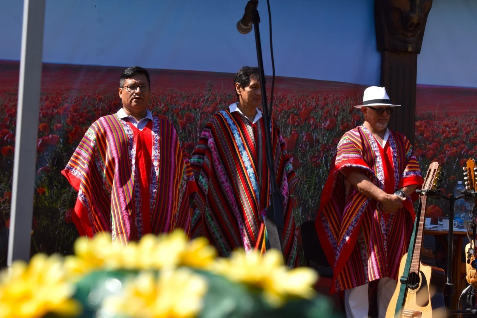 Zdjęcie w galerii na portalu naszwodzislaw.com: Mieszkańcy gorzyckiego DPS powitali lato w peruwiańskim klimacie wiadomości z regionu