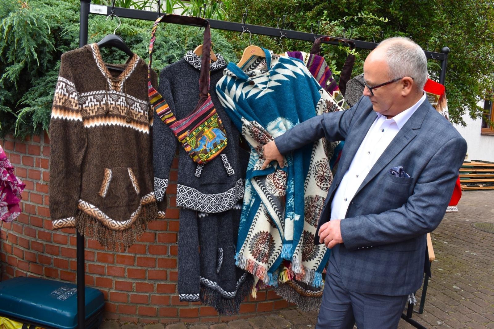 Zdjęcie w galerii na portalu naszwodzislaw.com: Mieszkańcy gorzyckiego DPS powitali lato w peruwiańskim klimacie wiadomości z regionu