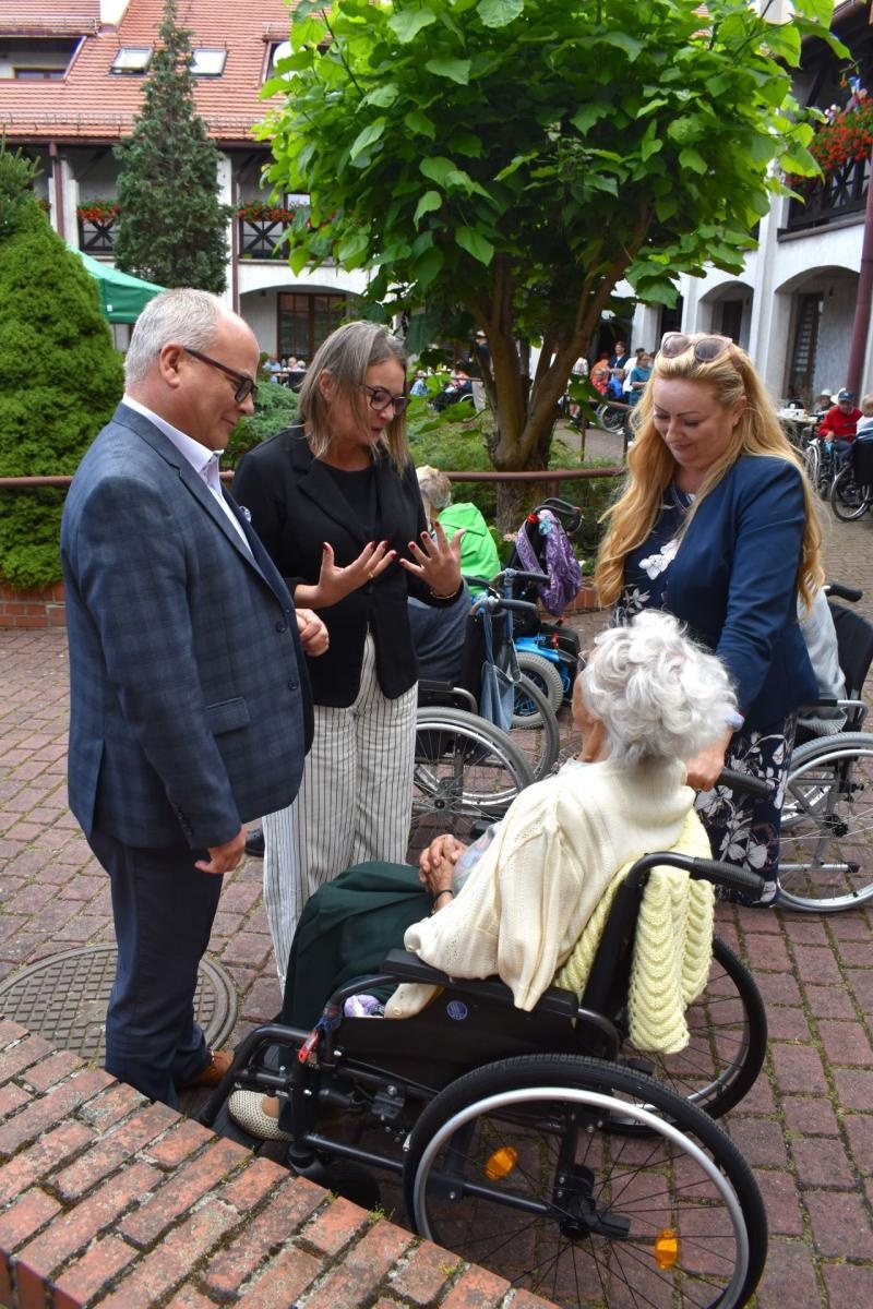 Zdjęcie w galerii na portalu naszwodzislaw.com: Mieszkańcy gorzyckiego DPS powitali lato w peruwiańskim klimacie wiadomości z regionu