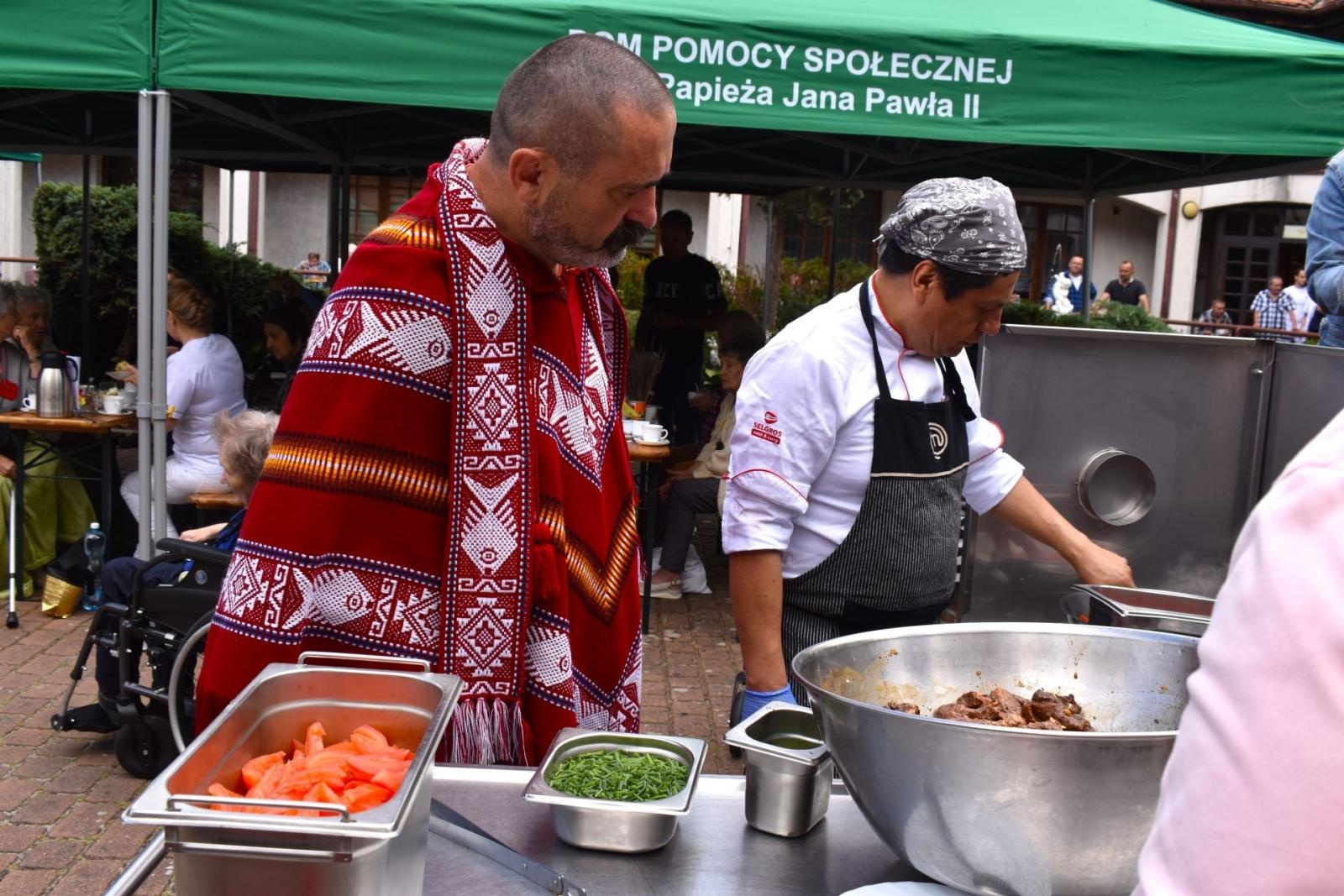 Zdjęcie w galerii na portalu naszwodzislaw.com: Mieszkańcy gorzyckiego DPS powitali lato w peruwiańskim klimacie wiadomości z regionu