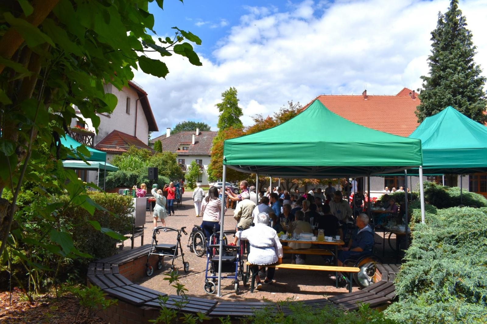 Zdjęcie w galerii na portalu naszwodzislaw.com: Mieszkańcy gorzyckiego DPS powitali lato w peruwiańskim klimacie wiadomości z regionu