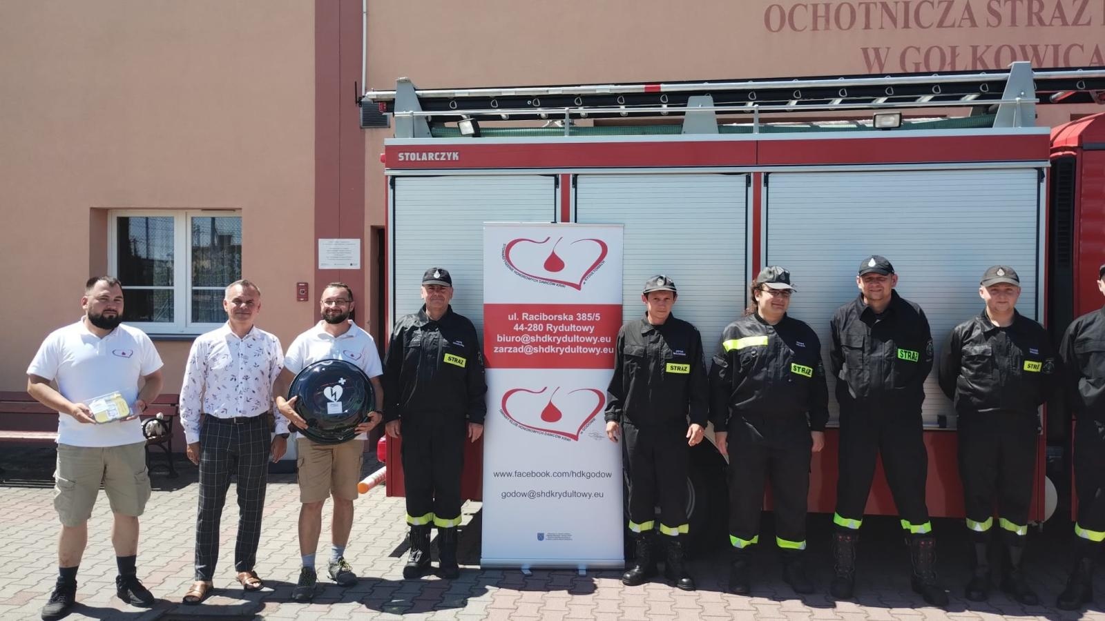 Zdjęcie w galerii na portalu naszwodzislaw.com: Bezpieczeństwo w gminie Godów wzmocnione. OSP Gołkowice z defibrylatorem AED wiadomości z regionu