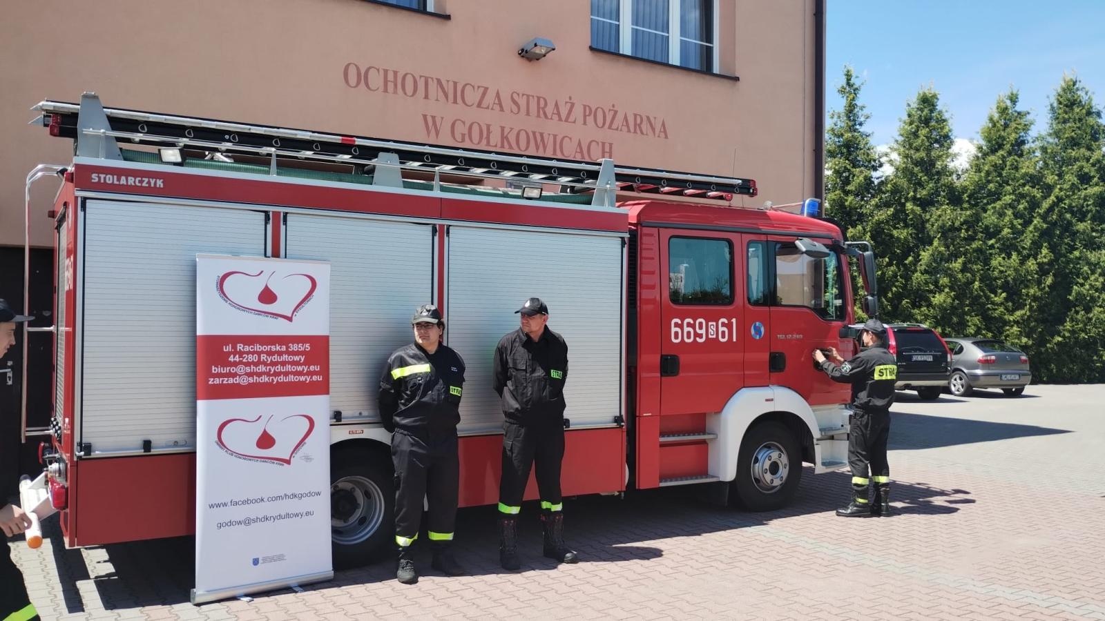 Zdjęcie w galerii na portalu naszwodzislaw.com: Bezpieczeństwo w gminie Godów wzmocnione. OSP Gołkowice z defibrylatorem AED wiadomości z regionu