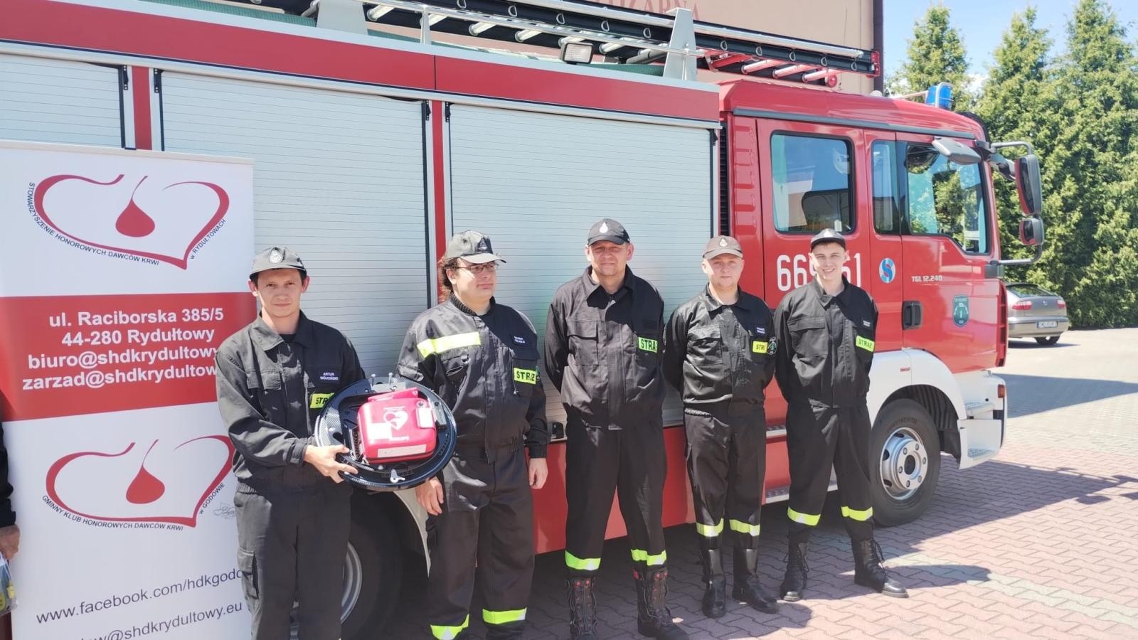 Zdjęcie w galerii na portalu naszwodzislaw.com: Bezpieczeństwo w gminie Godów wzmocnione. OSP Gołkowice z defibrylatorem AED wiadomości z regionu